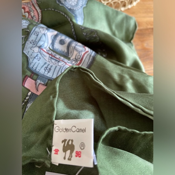 Golden Camel scarf - Picture 2 of 3